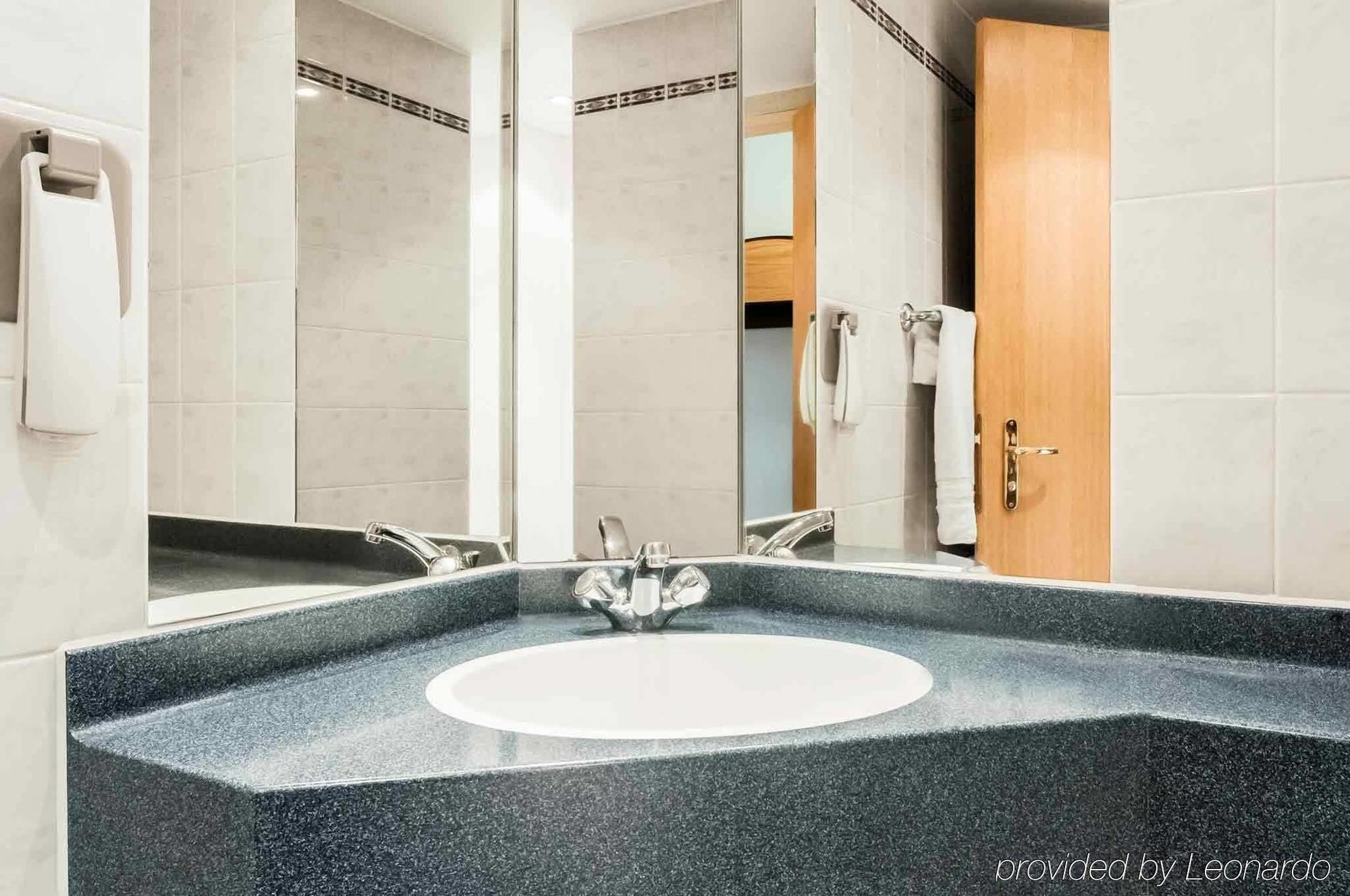 Hotel Ibis East - 2*