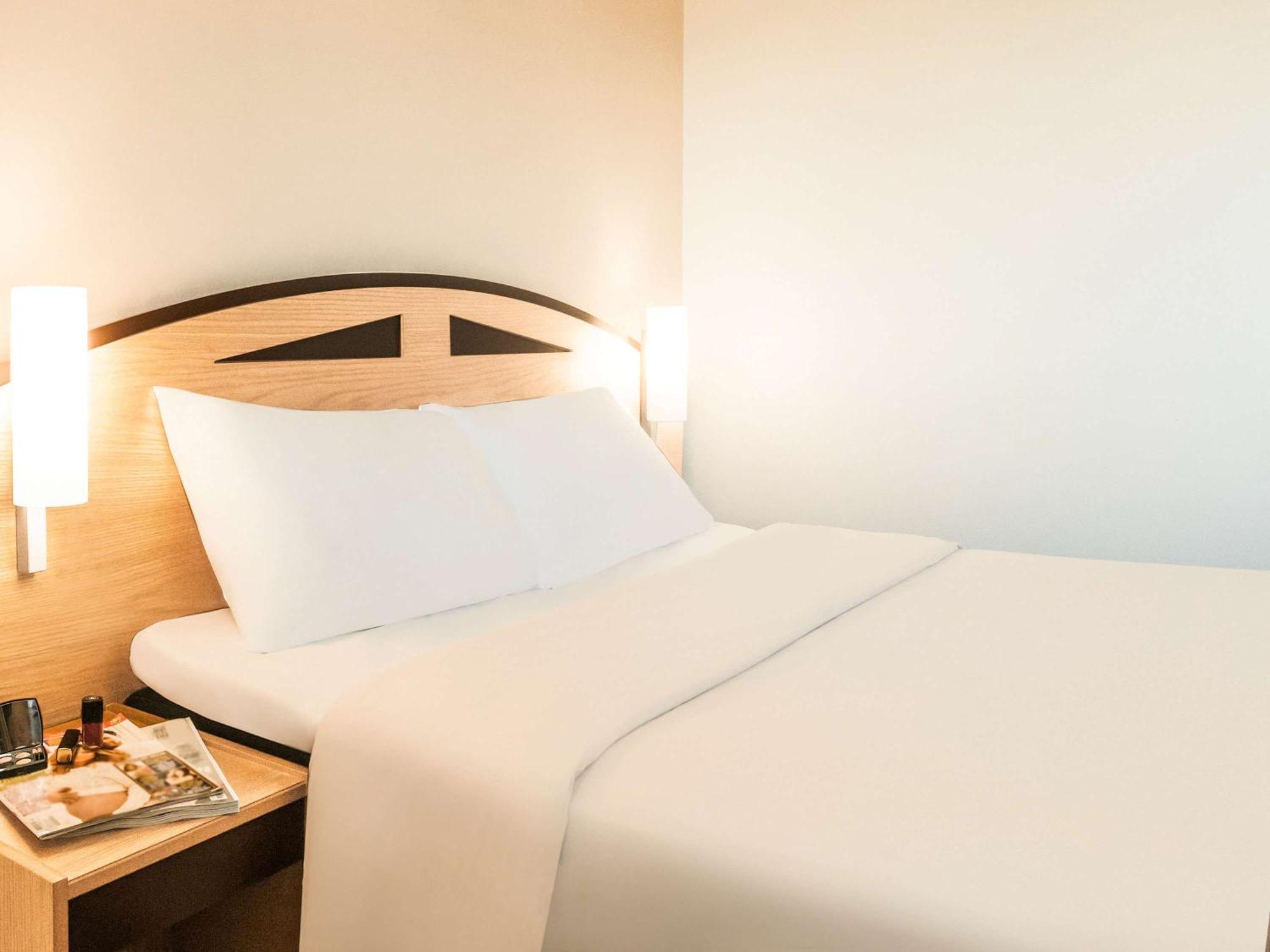 Ibis East - Отель Ротерхам