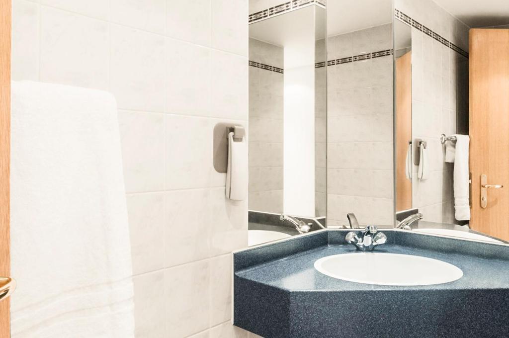 Отель Ibis East -