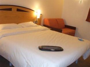 Отель Ibis East -