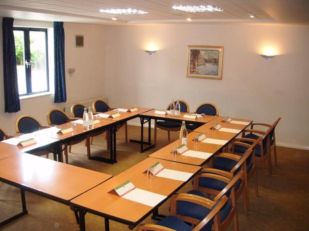 Отель Ibis East -